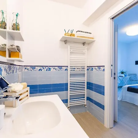 Il Nocciolo 12, Emma Villa