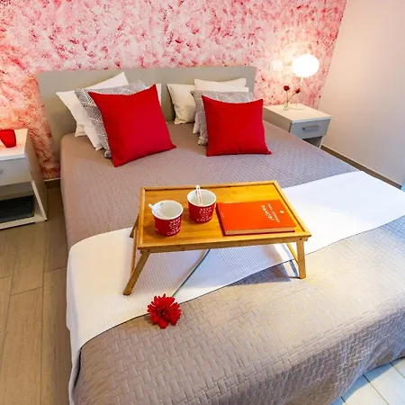 Il Nocciolo 12, Emma Villa *